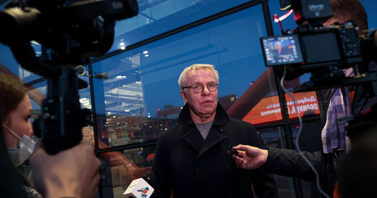 Фетисов о запрете привозить Кубок Стэнли в Россию: «Уродство. Я выиграл, пришел к Беттмэну и сказал: «Хочу привезти в Москву». Он ответил: «Нет, у вас там везде бандиты»