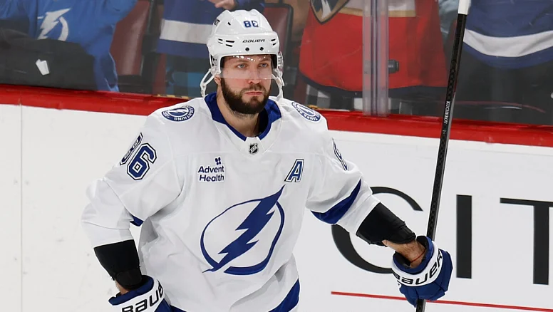 Кучеров набрал 1+3 в матче Stadium Series с «Бостоном» и стал 1-й звездой. Его 4 очка – 2-й результат для игр НХЛ на открытом воздухе фото